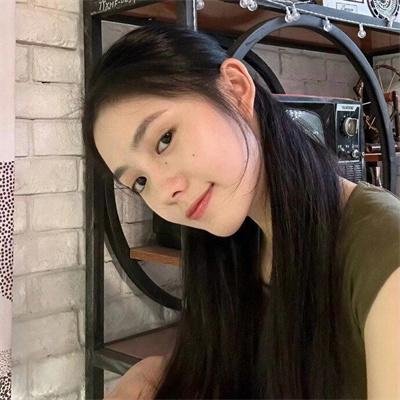 女孩向前冲